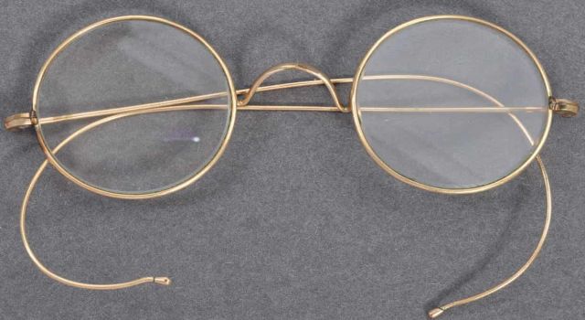 Mahatma Gandi'nin gözlükleri 260 bin sterline satıldı