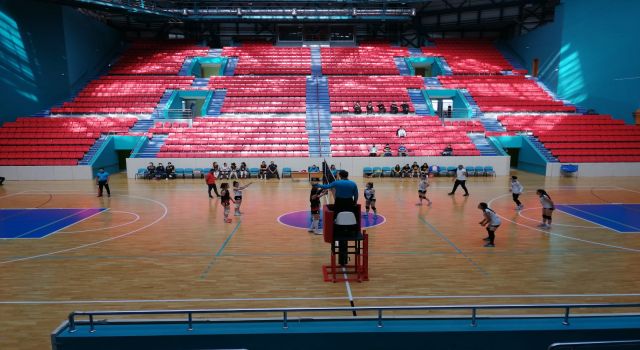 Van Kadın Voleybol Takımı sezona galibiyetle başladı