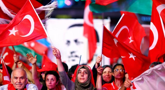 ARAŞTIRMA: Muhafazakâr seçmen sosyal demokrat seçmene kıyasla daha kararsız; seçmenin stratejik oy verme eğilimi güçlü
