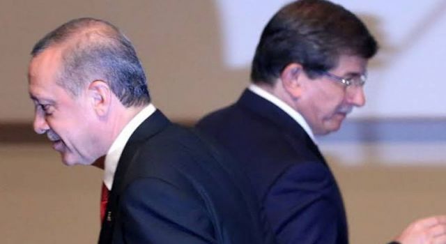 Davutoğlu: Erdoğan her şeyiyle değişti; özgürlükçü görünen bir siyasetçiden, kendisiyle birlikte olan insanları bile hain, terörist gören birine dönüştü