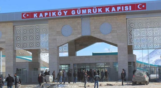 AK Parti’yi ziyaret eden Vanlı turizmciler Kapıköy’ün açılmasını istedi