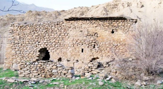 Asuri, Nasturi ve Ermenilere ait ayakta kalabilen kiliseler yok olmanın eşiğinde