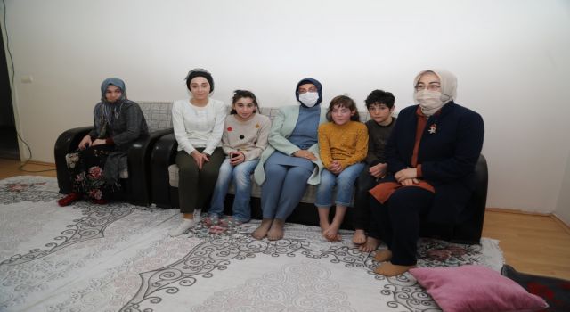 Başkale'deki depremzede aileye ziyaret