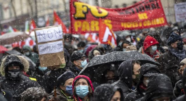 Fransa'da 'güvenlik yasası' protestosu: 75 kişi gözaltına alındı