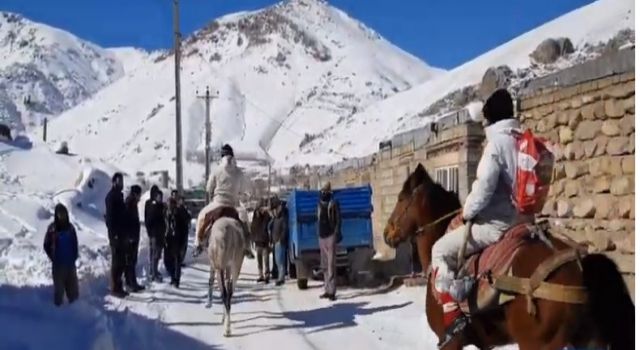 Van'da çığ altında kalan 5 kişiden haber alınamıyor