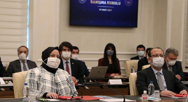 Bakan Selçuk’tan kamu personeline ilişkin paylaşım