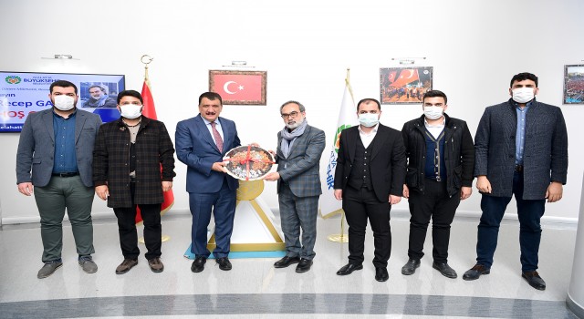 Başkan Gürkan: ”Hizmet destanları yazıyoruz”
