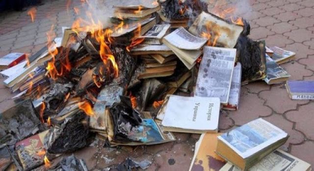 Misbah ERATİLLA: Neden Üç Gün Boyunca Kitap Yaktık?!