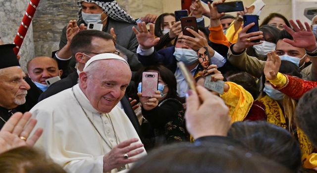 Papa, Musul'da IŞİD kurbanları için ayin düzenledi