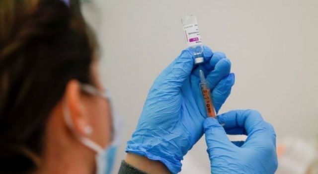 Araştırma: Covid aşısı aile içi bulaş riskini yarı yarıya azaltıyor