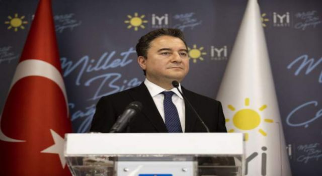 Babacan: Emekli amiraller hükümete altın tepside fırsat sundu