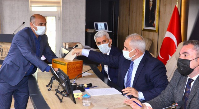 Batman İl Genel Meclisi’nde ’kura’lı seçim!