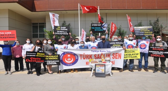 Kocaeli’de sağlık çalışanları tencere gösterdi