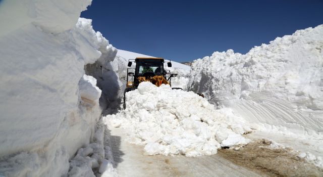 Van: Nisan ayında kar kalınlığı 6 metre