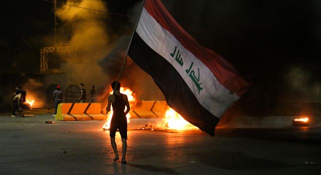 Irak'ta gösteriler tırmandı: İran konsolosluğu ateşe verildi