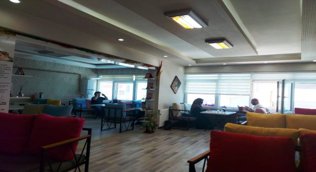 'Konuşan Eller Kafe' müşteri bekliyor