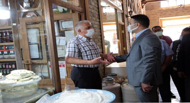 Van Peynirciler Çarşısı esnafı: 'Otlu peyniri tanıtmak zorundayız'