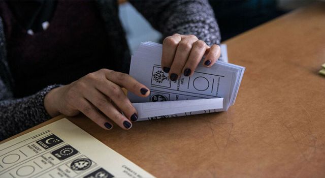 Pazar seçim olsa: Cumhur İttifakı 38.6, Millet İttifakı 42.0, MHP baraj altında
