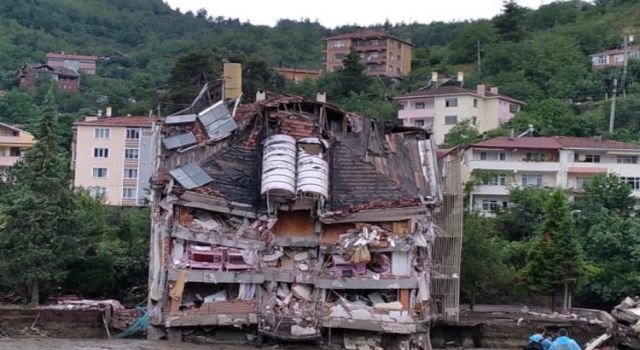 Sel felaketinde 40 kişi hayatını kaybetti