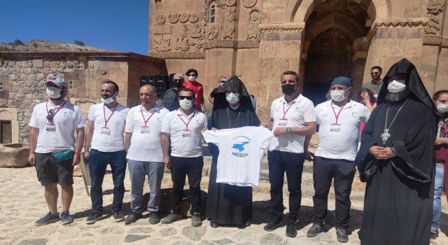 Akdamar'da, Başrahiple 'Van Gölü' sohbeti
