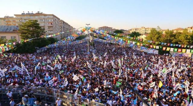 Van'da 'Barış Mitingi' düzenleniyor
