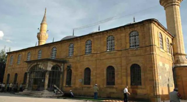 İmam ve müezzinler cami cemaatinin önünde küfürleşti: Küfür eden hocaların arkasında namaz kılmayız