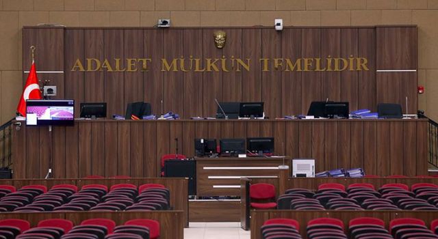'Dolar 10 lira olur' dedikleri için yargılanıyorlar; hakim izinli olduğu için duruşma görülemedi
