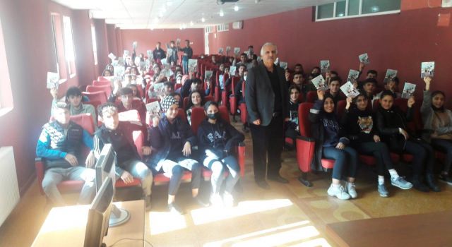 Yazarımız Eratilla'nın imza gününe yoğun ilgi