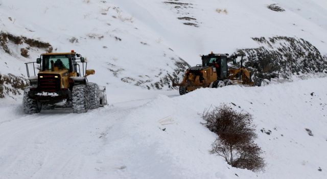 Van'daki 3 ilçede tüm yollar ulaşıma kapandı