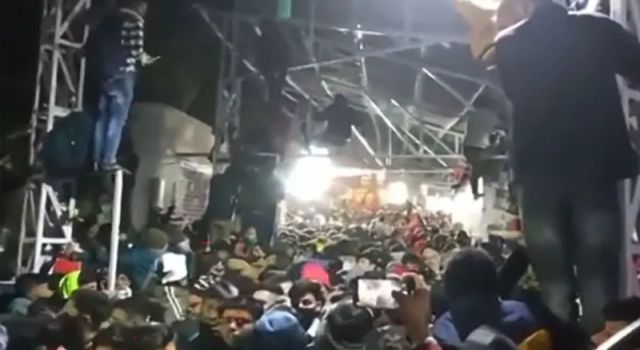 Keşmir'de tapınakta izdiham: 12 ölü