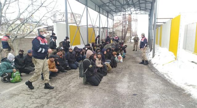 Van'da 130 Afgan mülteci yakalandı