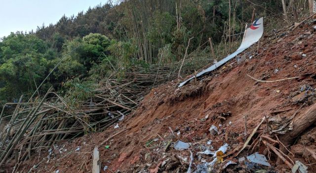 Çin'de düşen uçaktaki 133 kişiden kurtulan olmadı