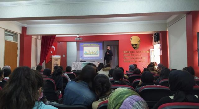 Öğrencilere ‘Sağlıklı Yaşam Becerileri’ semineri verildi