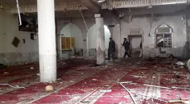 Pakistan'da camiye bombalı saldırı: 56 kişi hayatını kaybetti