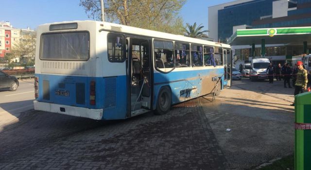 Gardiyanları taşıyan otobüste patlama: 1 kişi hayatını kaybetti, çok sayıda yaralı var