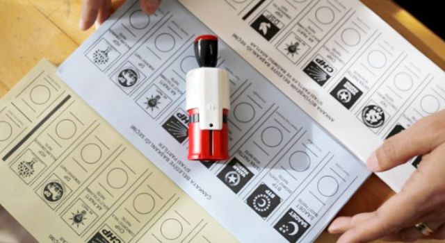 Anket: Diyarbakır, Urfa, Mardin ve Van'da partilerin oy oranları 4 yılda nasıl değişti?