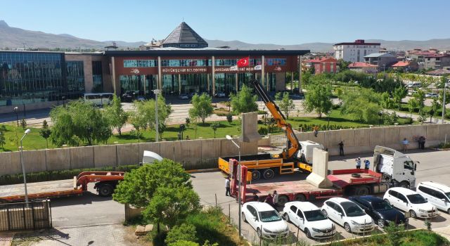 Van'da, 'güvenlik' gerekçesiyle konulan beton bariyerler kaldırılıyor