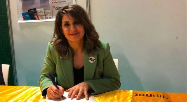 Başak Demirtaş ve sekiz yazar Selahattin Demirtaş'ın kitaplarını imzaladı