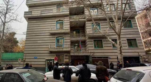 Azerbaycan'ın Tahran Büyükelçiliğine silahlı saldırı: 1 ölü, 2 yaralı