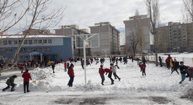 Kar ve okul hasreti birleşince