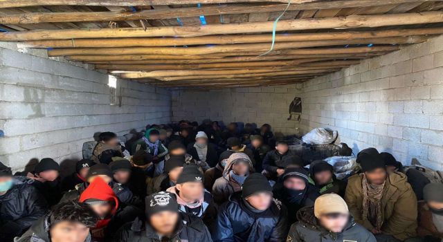 Van'da 'şok ev' operasyonu: 60 Afgan yakalandı