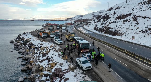 VBB, deprem bölgesine iş makinaları ve personel gönderdi