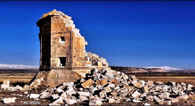 2011 depreminde hasar görmüştü: Erciş'teki kümbet yok olmanın eşiğinde