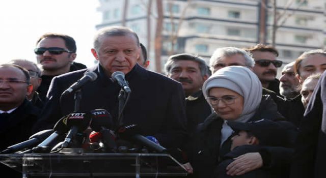 Erdoğan, deprem bölgesindeki hakaret şikayetlerinden vazgeçti