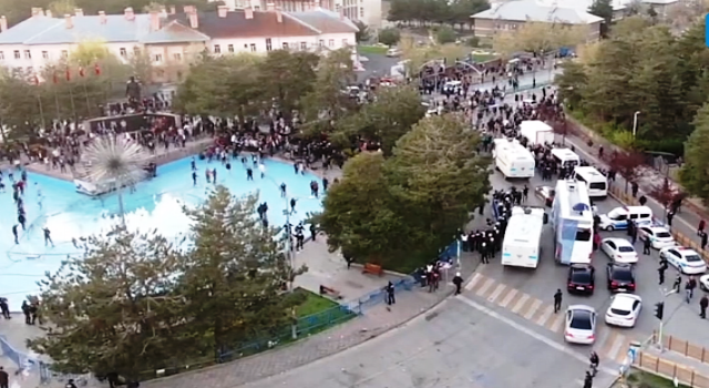 İmamoğlu'nun Erzurum mitingine taşlı saldırı!