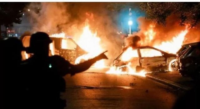 Fransa'da protestolar: Paris'in bazı bölgelerinde gece sokağa çıkma yasağı