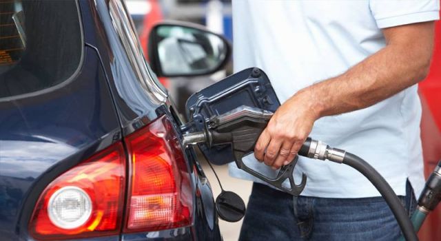 Akaryakıta büyük zam: Benzin 34 lirayı, motorin 33 lirayı aştı