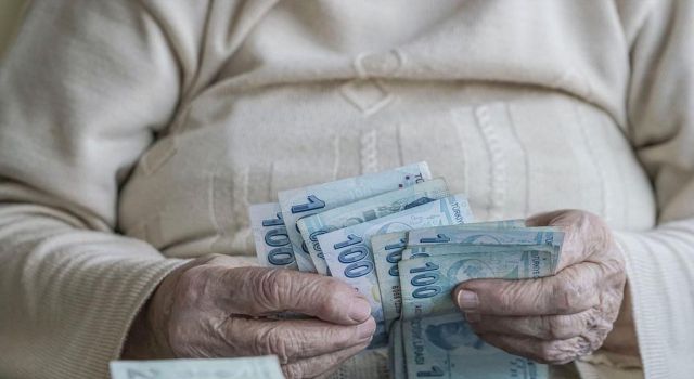 Emekliye 3 kademede seyyanen zam Meclis'e geliyor