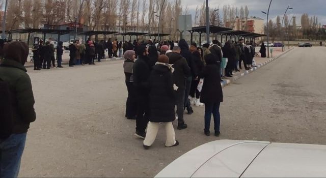 DEM Parti, YYÜ’ye giden toplu taşıma araçlarının yetersizliğine dikkat çekti