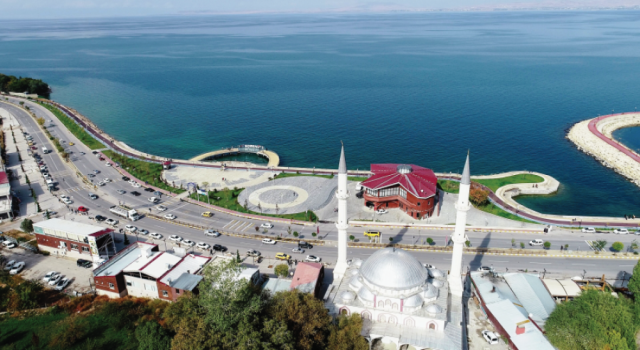 Edremit Belediyesinden "Van Gölü'nde kıyı işgali" açıklaması